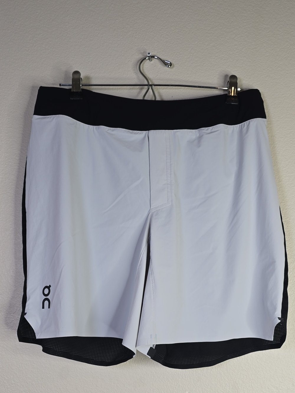 On Running Black and White Lightweight Men's Shorts Size Large NwT.